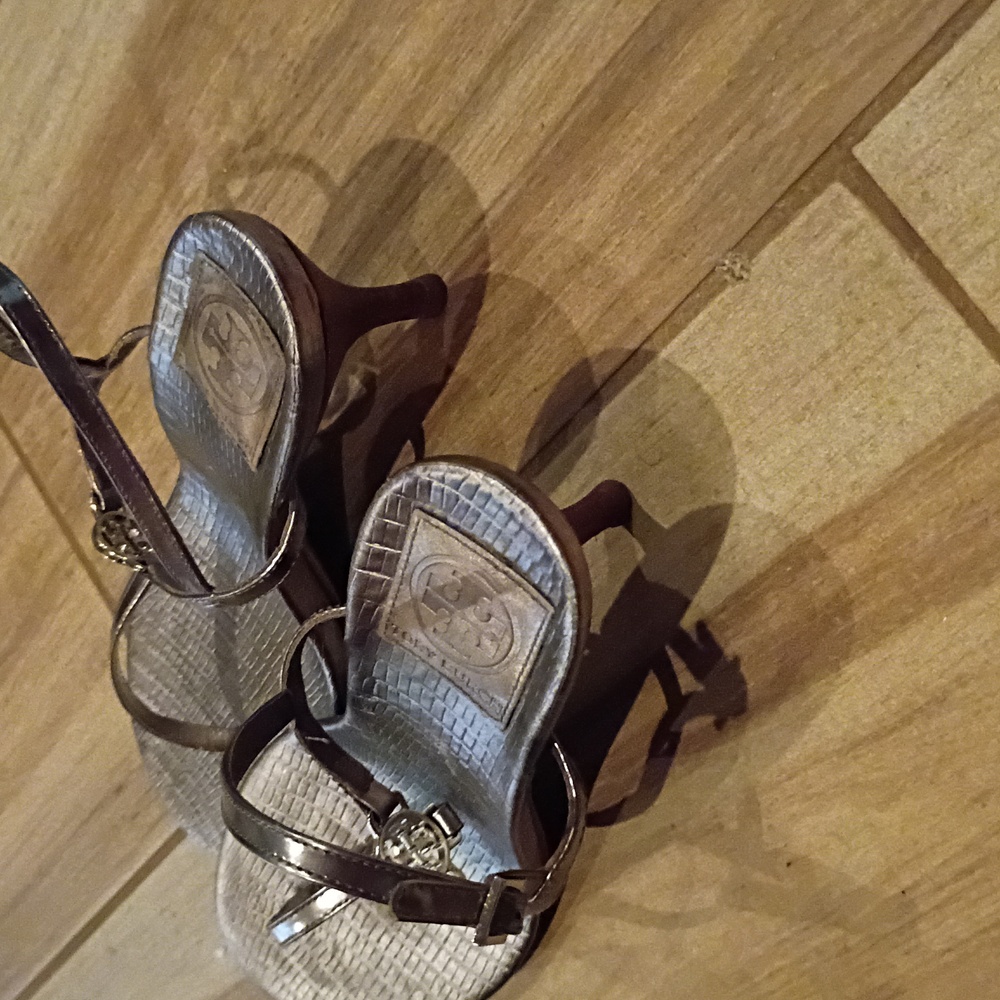 Tory Burch Silver Metallic Pewter Miller Heels Sandals Shoes 8 - Picture 4 of 5